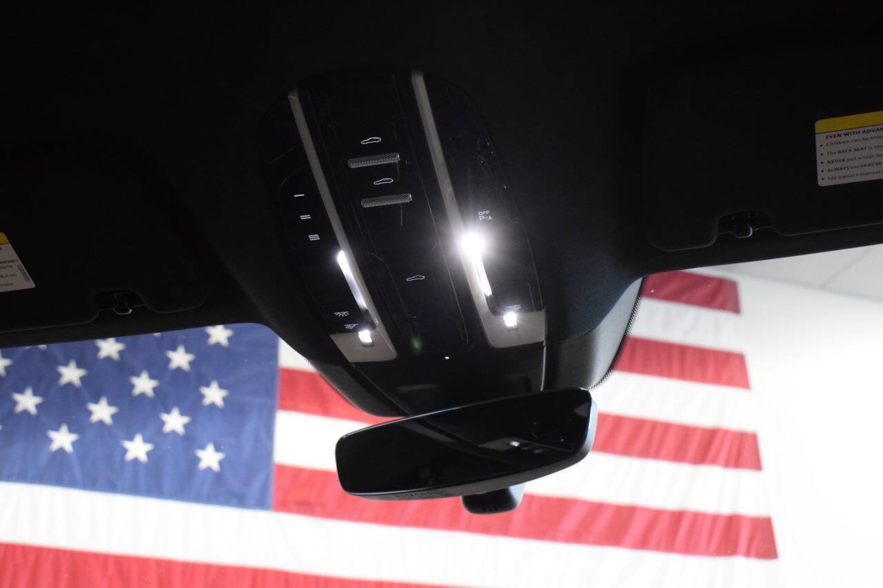 Used 2018 Porsche Panamera 4 AWD/4WD image 60