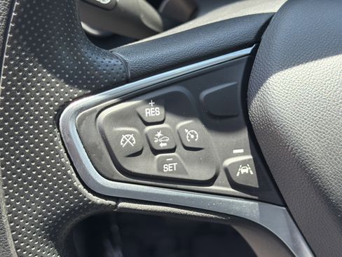 Used 2023 Chevrolet Equinox LS FWD image 24
