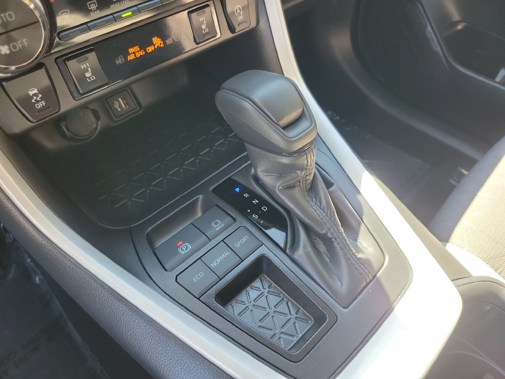 Used 2025 Toyota RAV4 XLE w/ Convenience Package FWD image 33