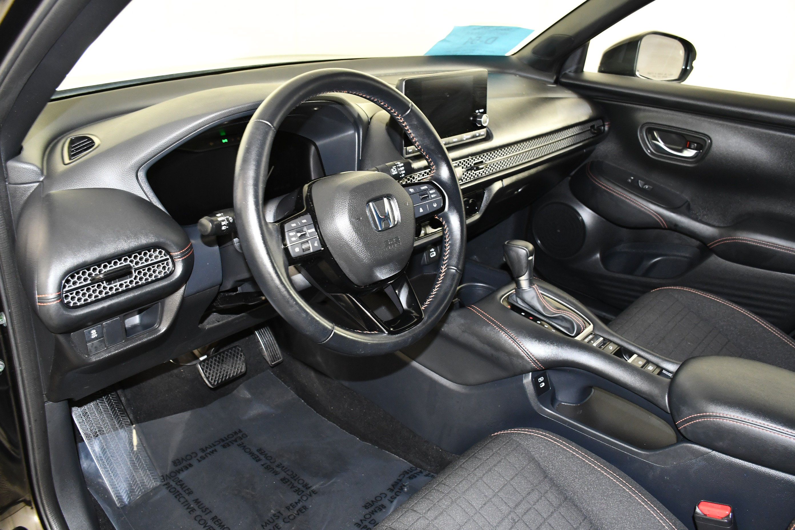 Certified 2025 Honda HR-V Sport image 34