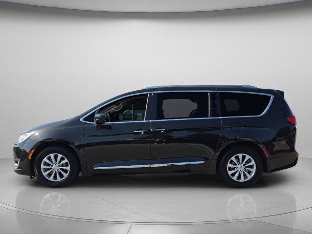Used 2019 Chrysler Pacifica Touring-L FWD image 3