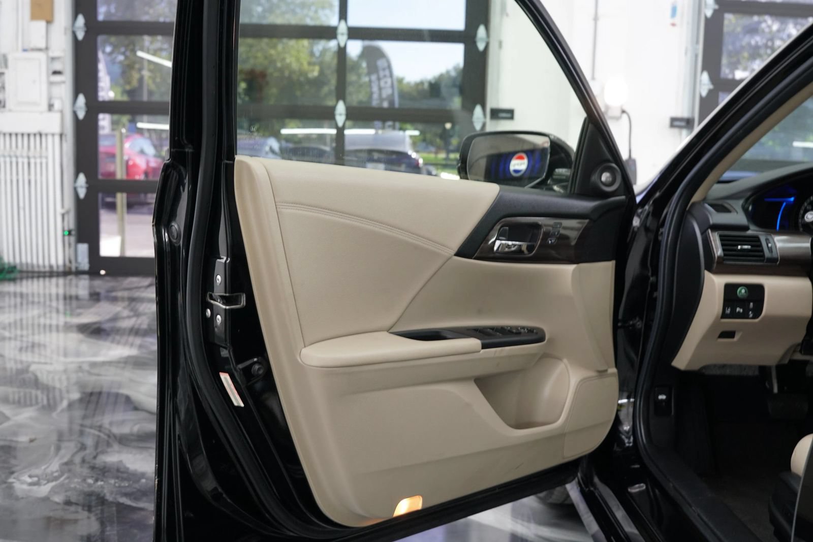 Used 2017 Honda Accord Touring image 15