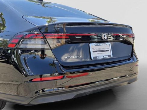 Used 2025 Honda Accord SE image 4