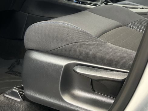 Used 2024 Toyota Corolla Cross SE image 12