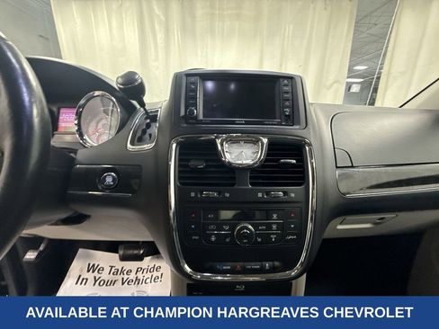 Used 2014 Chrysler Town & Country Touring-L w/ Driver Convenience Group image 15