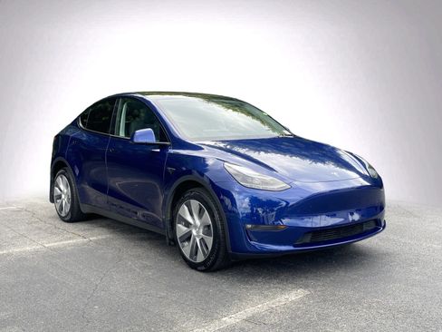 Used 2023 Tesla Model Y Long Range AWD/4WD image 2