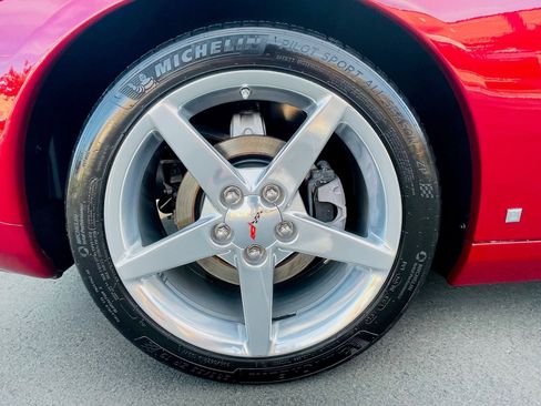 Used 2006 Chevrolet Corvette Convertible w/ Preferred Equipment Group RWD image 25