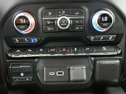 Used 2020 GMC Sierra 1500 AT4 w/ Off-Road Performance Package AWD/4WD image 11