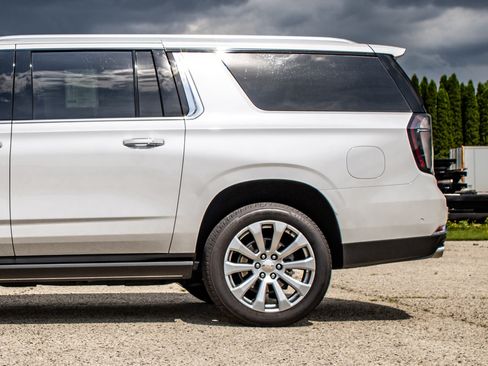 Used 2025 Chevrolet Suburban Premier AWD/4WD image 48