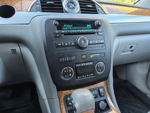 Used 2010 Buick Enclave CXL image 5