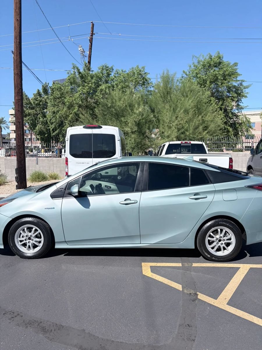 Used 2017 Toyota Prius Two w/ Carpet Mat Package FWD image 8