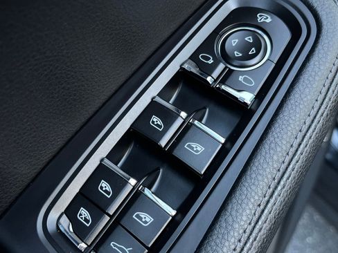 Used 2022 Porsche Macan image 14