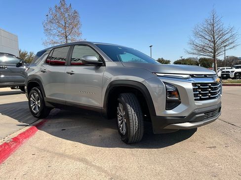 Used 2025 Chevrolet Equinox LT image 4