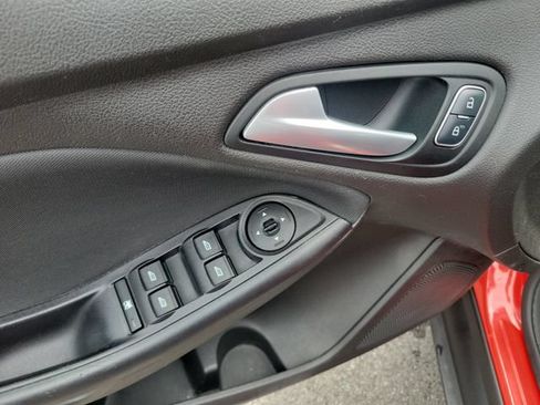 Used 2015 Ford Focus SE w/ Reverse Sensing Package FWD image 19