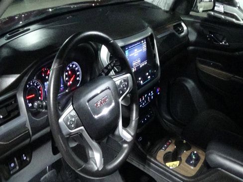 Used 2023 GMC Acadia SLE image 18