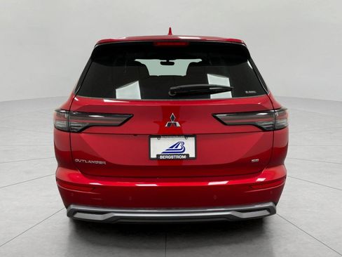 New 2025 Mitsubishi Outlander SE image 4