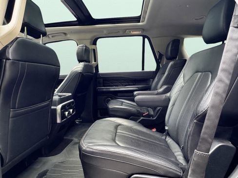 Used 2018 Ford Expedition Platinum AWD/4WD image 4