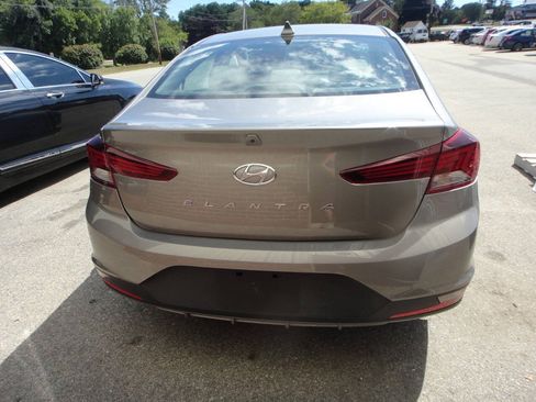Used 2020 Hyundai Elantra Limited w/ Cargo Package (C1) FWD image 5