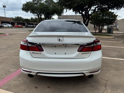 Used 2017 Honda Accord Sport image 4