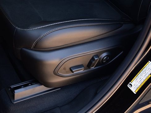 New 2025 Jeep Grand Cherokee L Altitude image 18