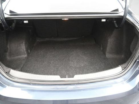 Used 2021 Chevrolet Malibu LT FWD image 2
