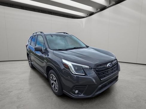 Used 2022 Subaru Forester Premium AWD/4WD image 7