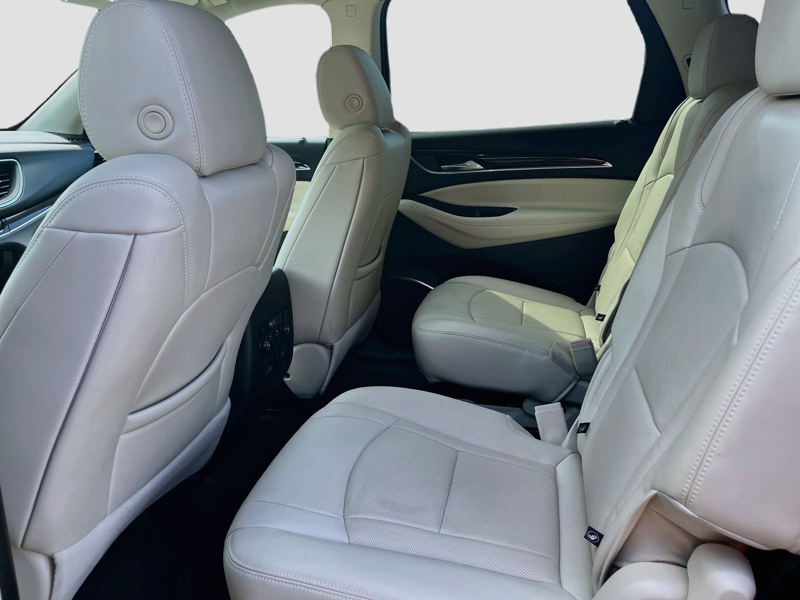 Used 2024 Buick Enclave Essence w/ Experience Buick Package FWD image 26
