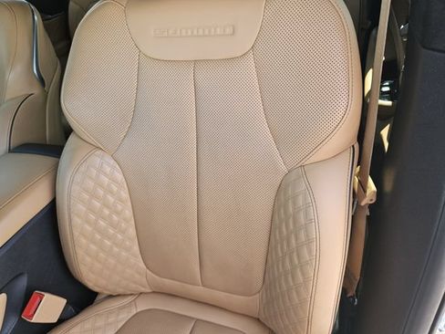 Used 2023 Jeep Grand Cherokee L Summit AWD/4WD image 15