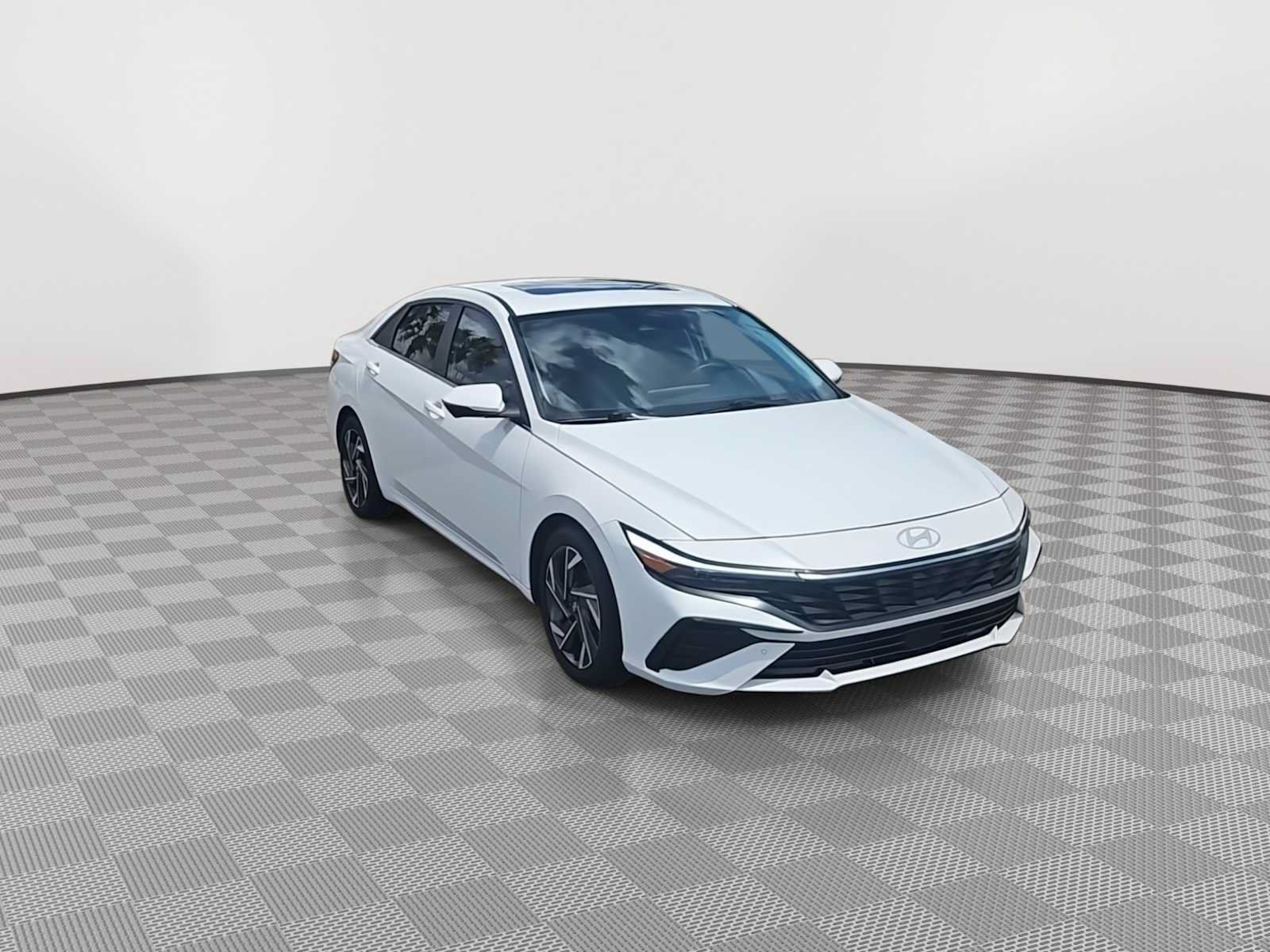 Used 2024 Hyundai Elantra Limited FWD image 2