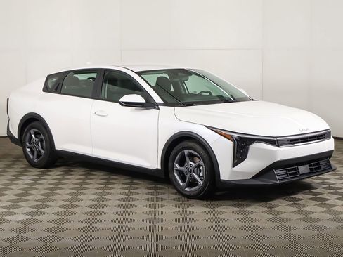 Used 2025 Kia K4 FWD image 2