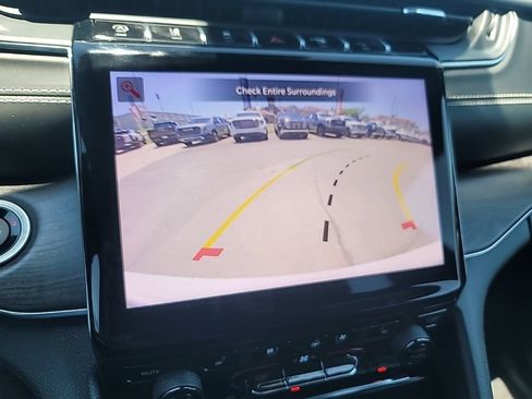 Used 2023 Jeep Grand Cherokee Overland w/ Luxury Tech Group IV RWD image 19