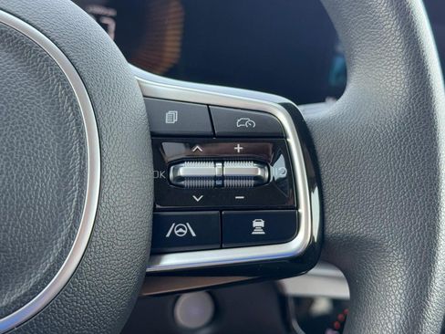 Used 2025 Kia Sorento LX FWD image 21