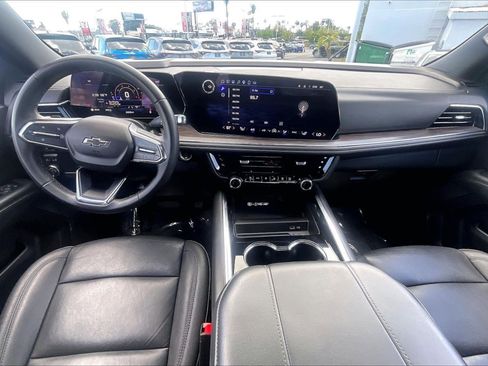Used 2025 Chevrolet Suburban Z71 AWD/4WD image 11