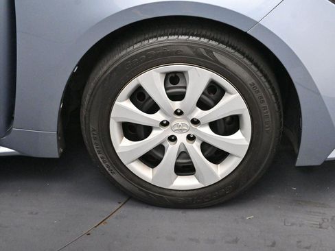 Used 2022 Toyota Corolla LE FWD image 27