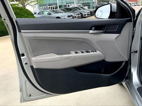 Used 2020 Hyundai Elantra SEL image 19
