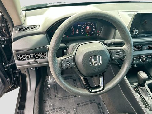 Used 2023 Honda Accord EX image 11