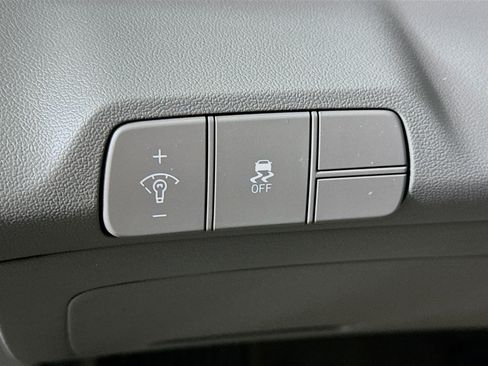Used 2025 Hyundai Elantra SEL FWD image 17