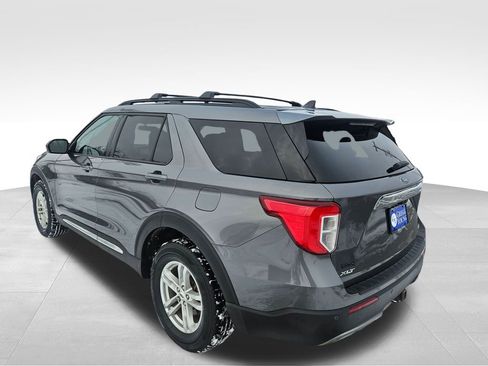 Used 2022 Ford Explorer XLT w/ Equipment Group 202A image 9