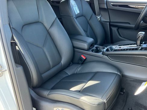 New 2026 Porsche Macan image 17