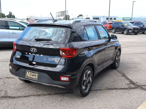 Used 2025 Hyundai Venue SEL FWD image 4