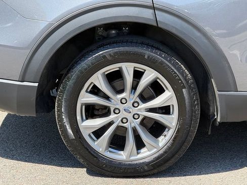 Used 2022 Ford Explorer XLT w/ Equipment Group 202A AWD/4WD image 13