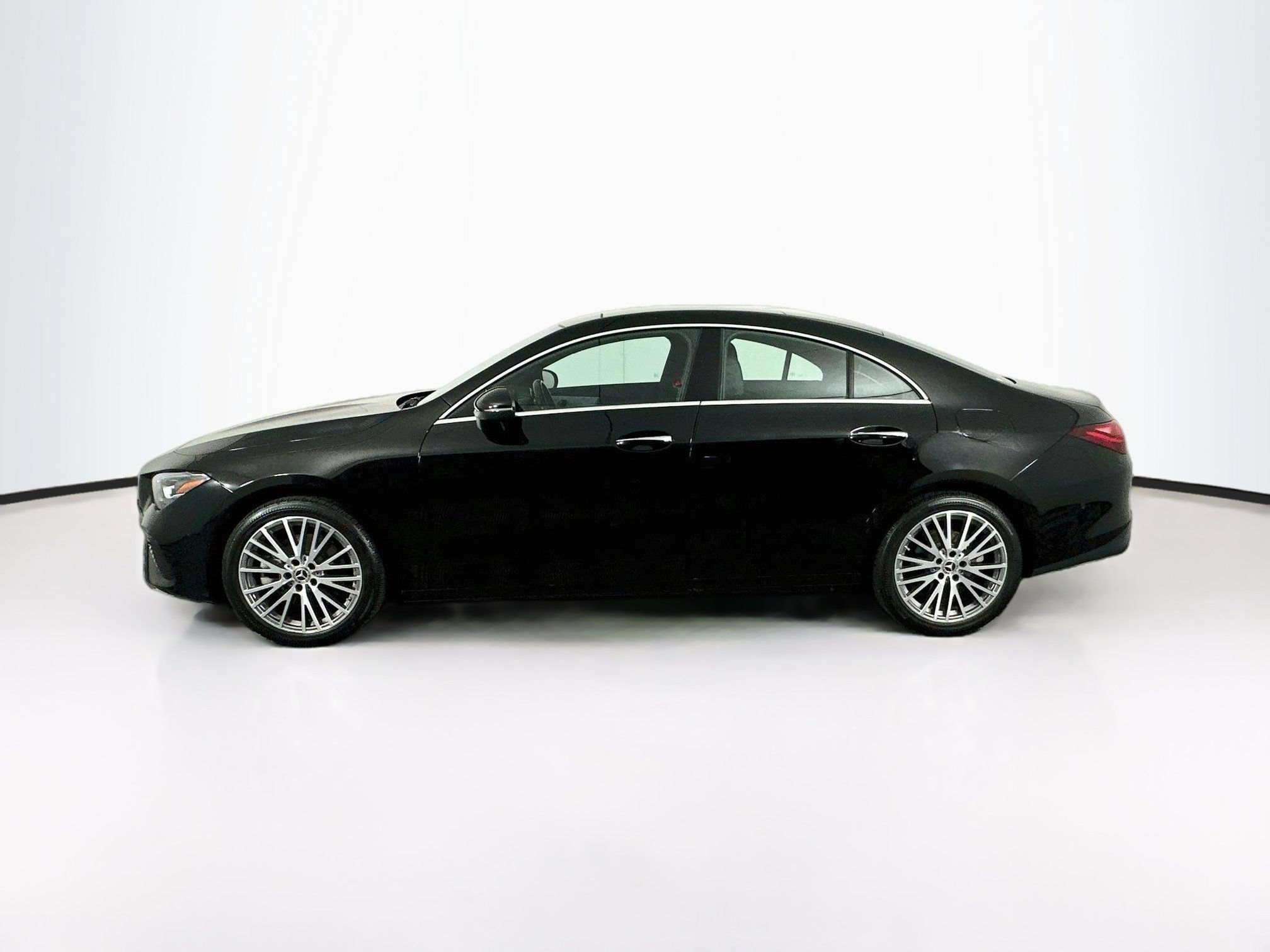Used 2025 Mercedes-Benz CLA 250 image 4