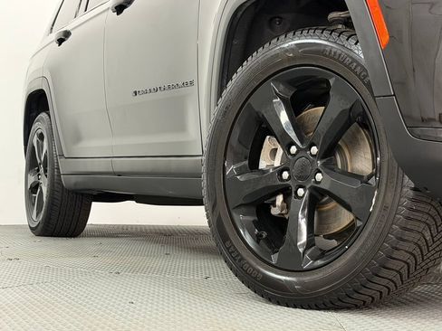 Used 2023 Jeep Grand Cherokee L Laredo AWD/4WD image 17