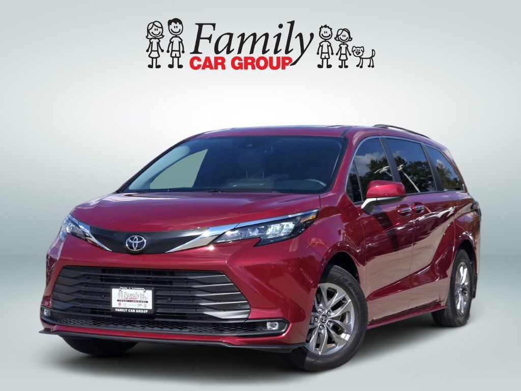Used 2026 Toyota Sienna XLE FWD image 1