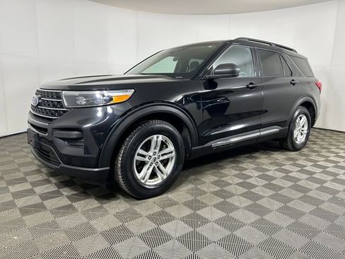 Used 2020 Ford Explorer XLT w/ Comfort Package image 2