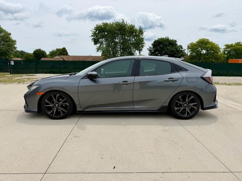 Used 2018 Honda Civic Sport image 2