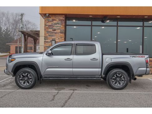 Used 2020 Toyota Tacoma TRD Off-Road w/ TRD Premium Off Road Package image 6