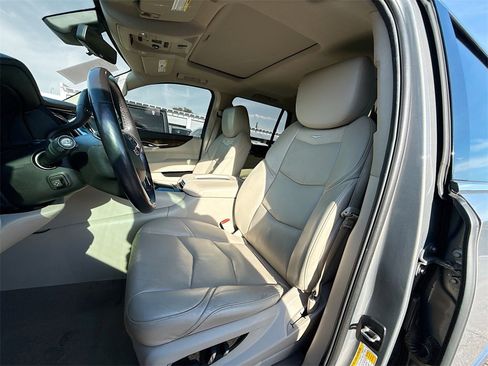 Used 2018 Cadillac Escalade Luxury image 23