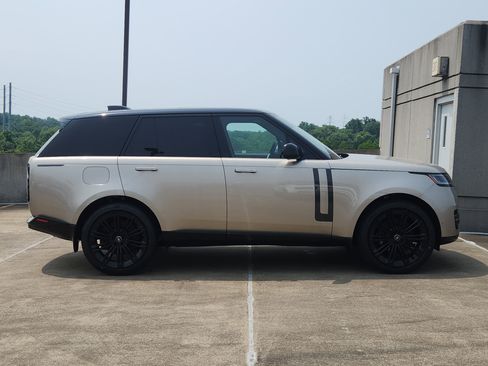 New 2025 Land Rover Range Rover SE image 11