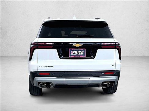 Used 2024 Chevrolet Traverse LT FWD image 4